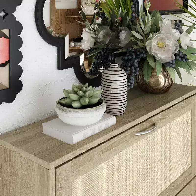 Étagère à Chaussures Rabattable Élégante Jaune Famapy avec Design en Rotin : Gain de Place et Ajustable