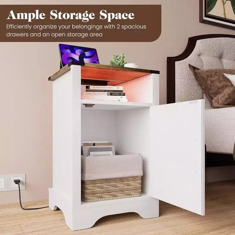 Table de chevet RoyalCraft style ferme, ensemble de 2 tables d'appoint en bois avec lumières LED et station de charge pour chambres ou bureaux, blanc antique